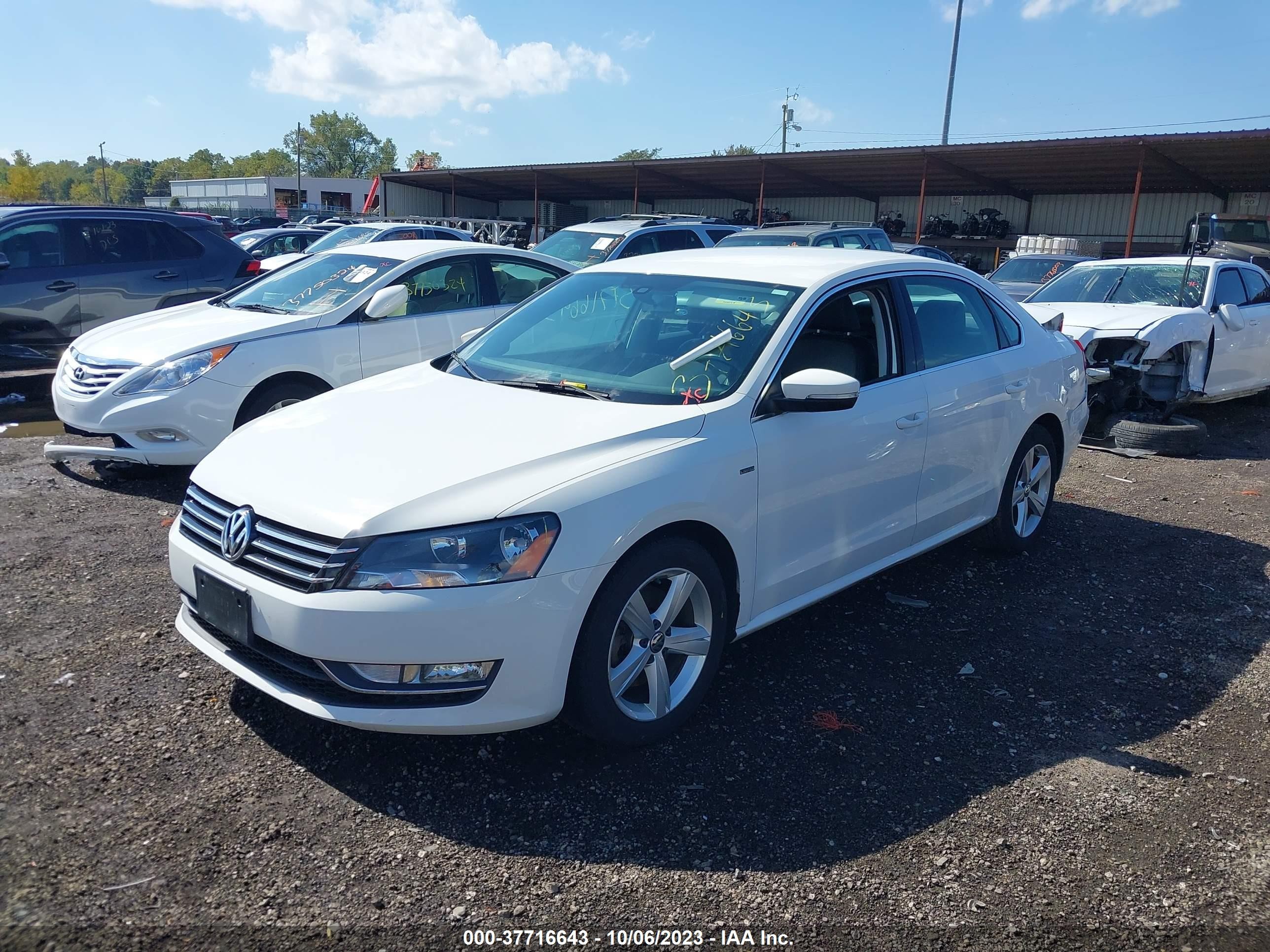 Photo 1 VIN: 1VWAT7A39FC100647 - VOLKSWAGEN PASSAT 