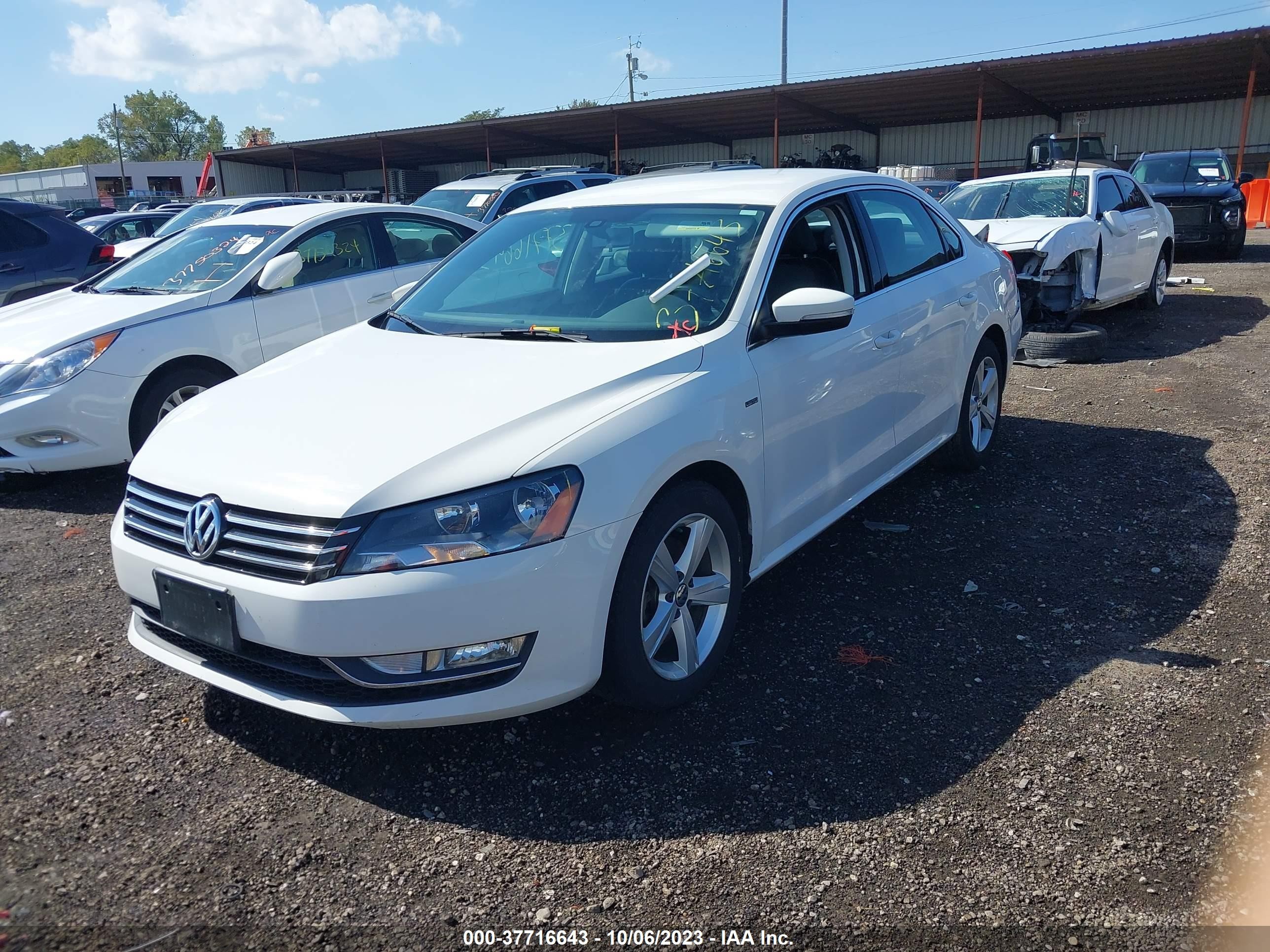 Photo 11 VIN: 1VWAT7A39FC100647 - VOLKSWAGEN PASSAT 