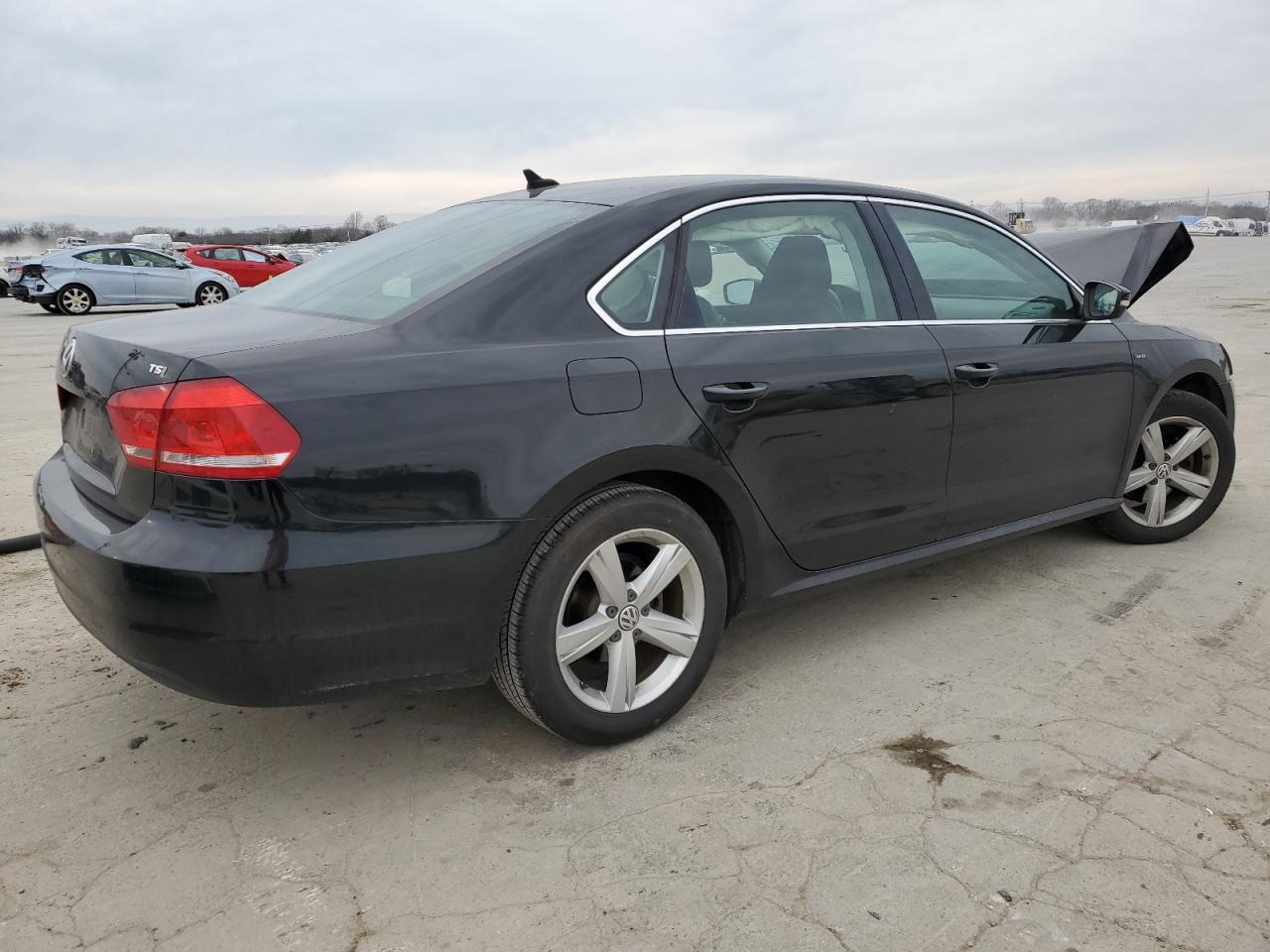 Photo 2 VIN: 1VWAT7A39FC105833 - VOLKSWAGEN PASSAT 