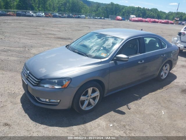 Photo 1 VIN: 1VWAT7A39FC110563 - VOLKSWAGEN PASSAT 