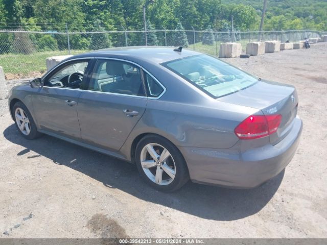 Photo 2 VIN: 1VWAT7A39FC110563 - VOLKSWAGEN PASSAT 