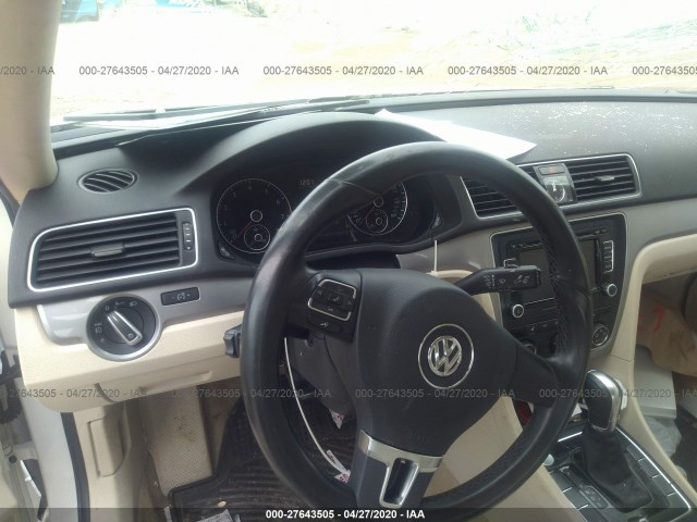 Photo 4 VIN: 1VWAT7A39FC115830 - VOLKSWAGEN PASSAT 