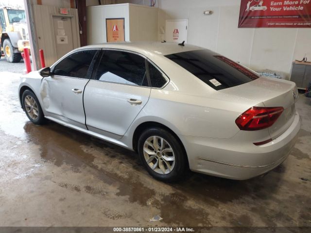 Photo 2 VIN: 1VWAT7A39HC018145 - VOLKSWAGEN PASSAT 