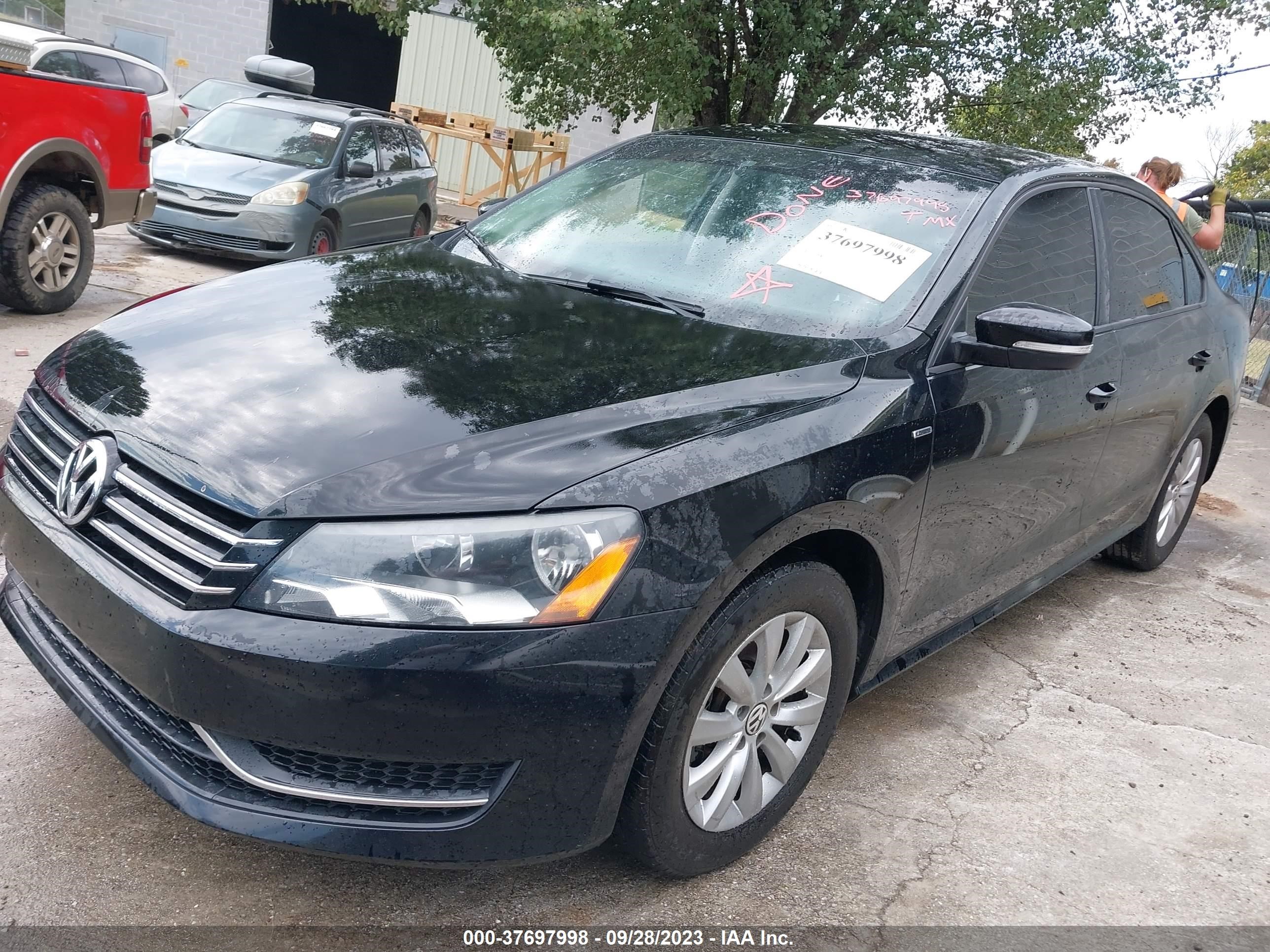 Photo 1 VIN: 1VWAT7A3XFC022525 - VOLKSWAGEN PASSAT 