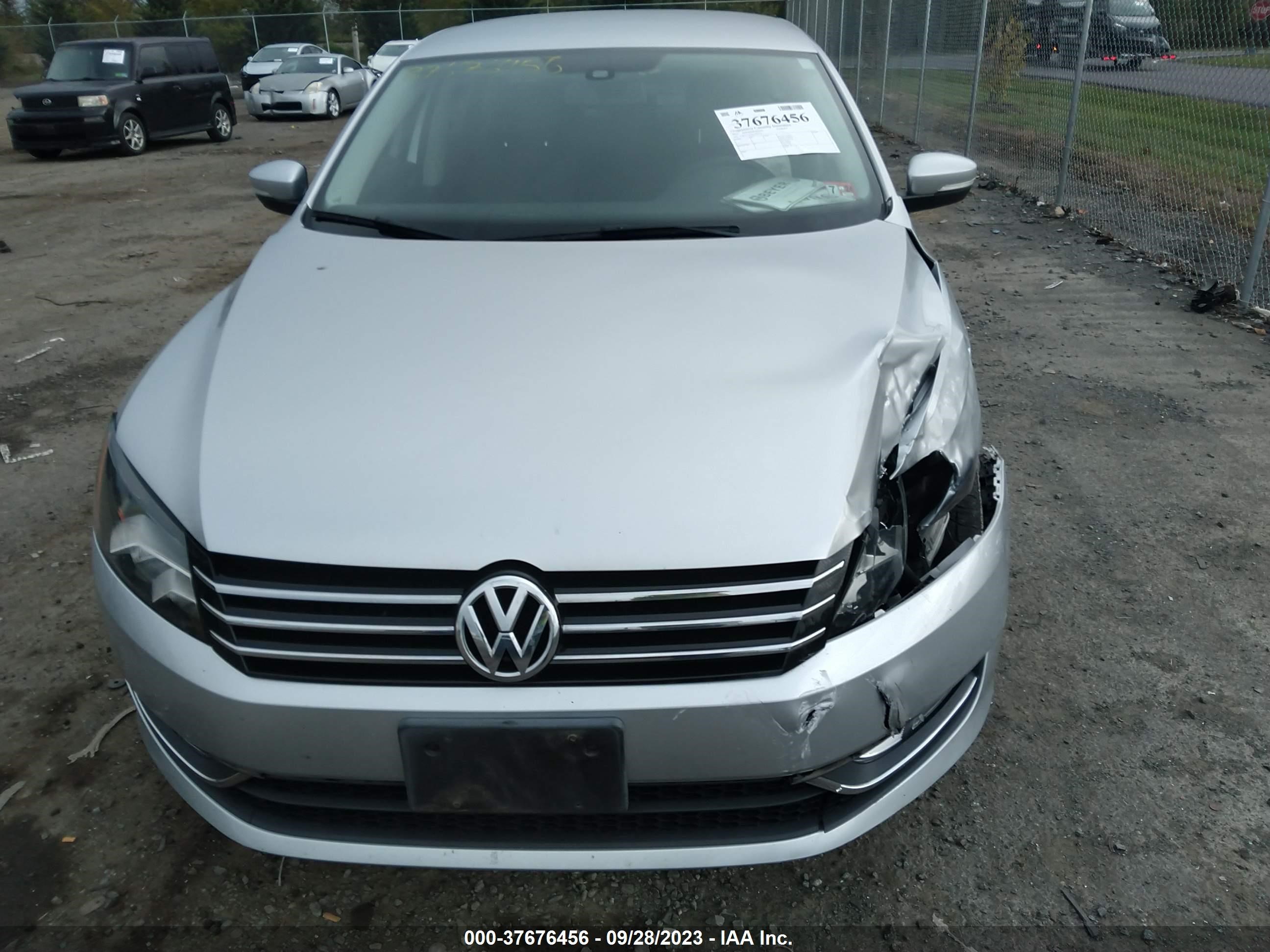 Photo 11 VIN: 1VWAT7A3XFC111155 - VOLKSWAGEN PASSAT 