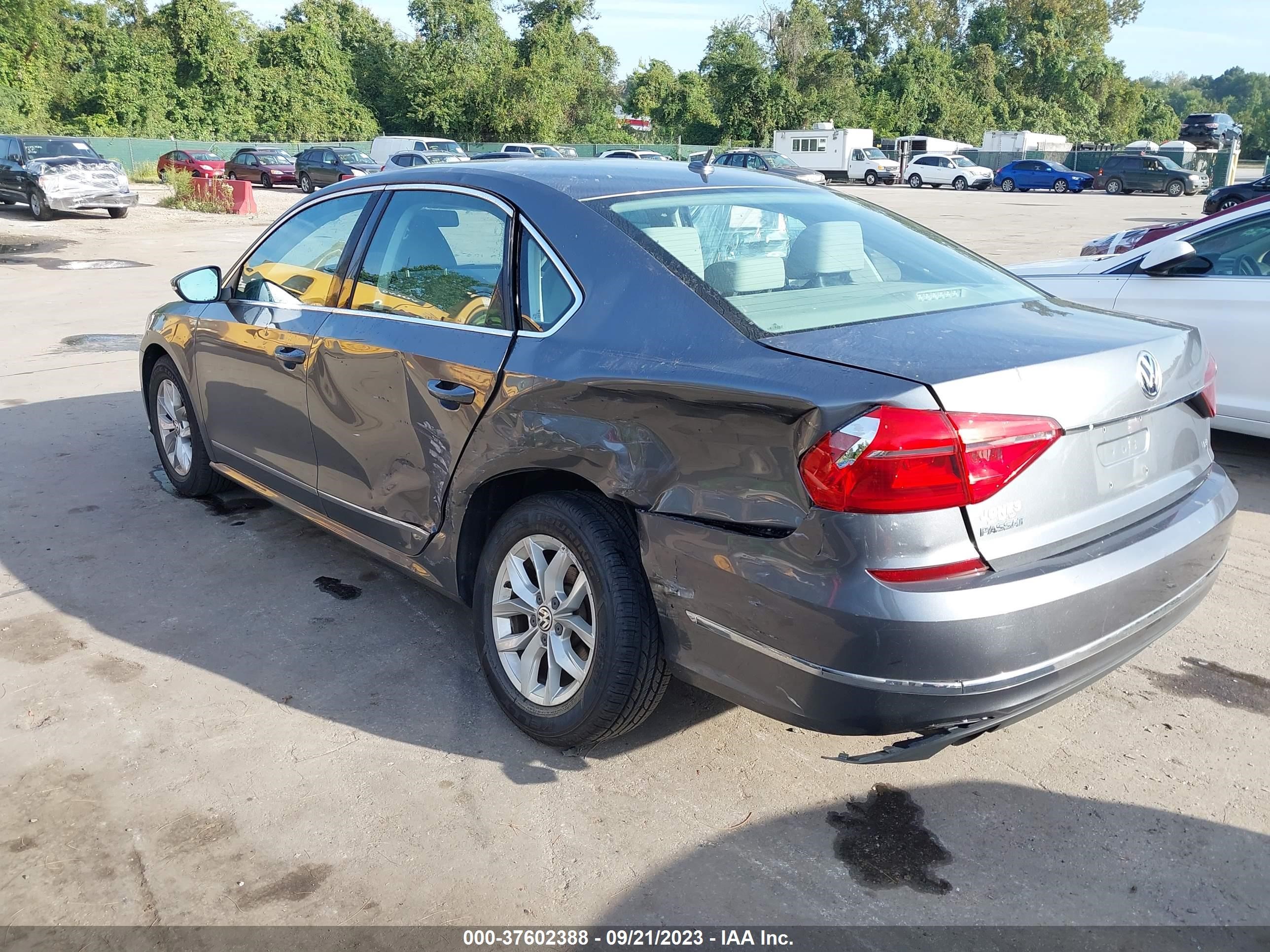 Photo 2 VIN: 1VWAT7A3XGC051170 - VOLKSWAGEN PASSAT 