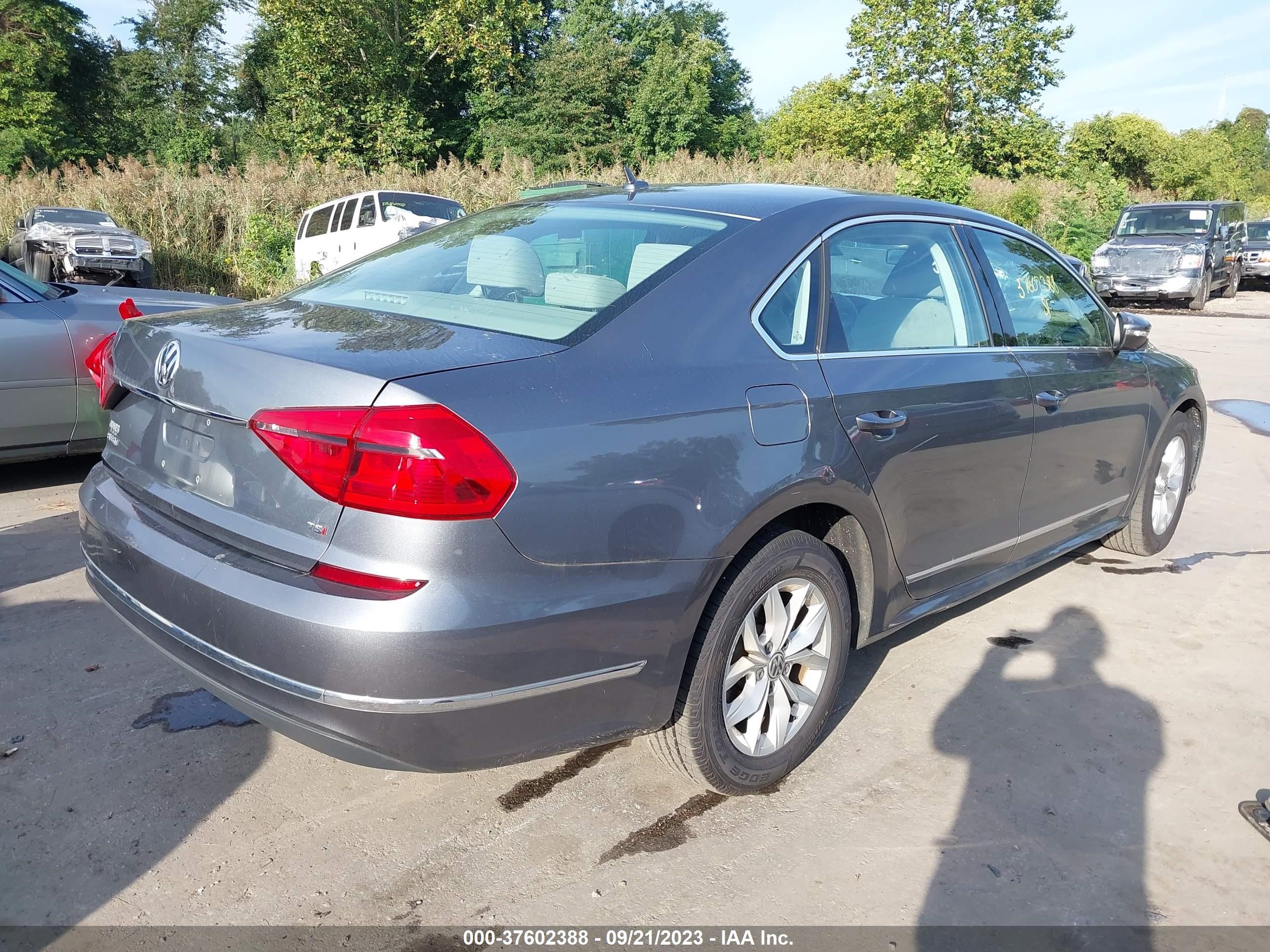 Photo 3 VIN: 1VWAT7A3XGC051170 - VOLKSWAGEN PASSAT 