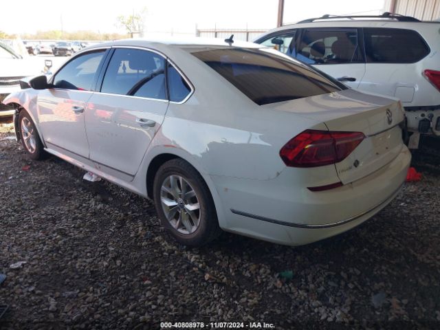 Photo 2 VIN: 1VWAT7A3XHC060730 - VOLKSWAGEN PASSAT 