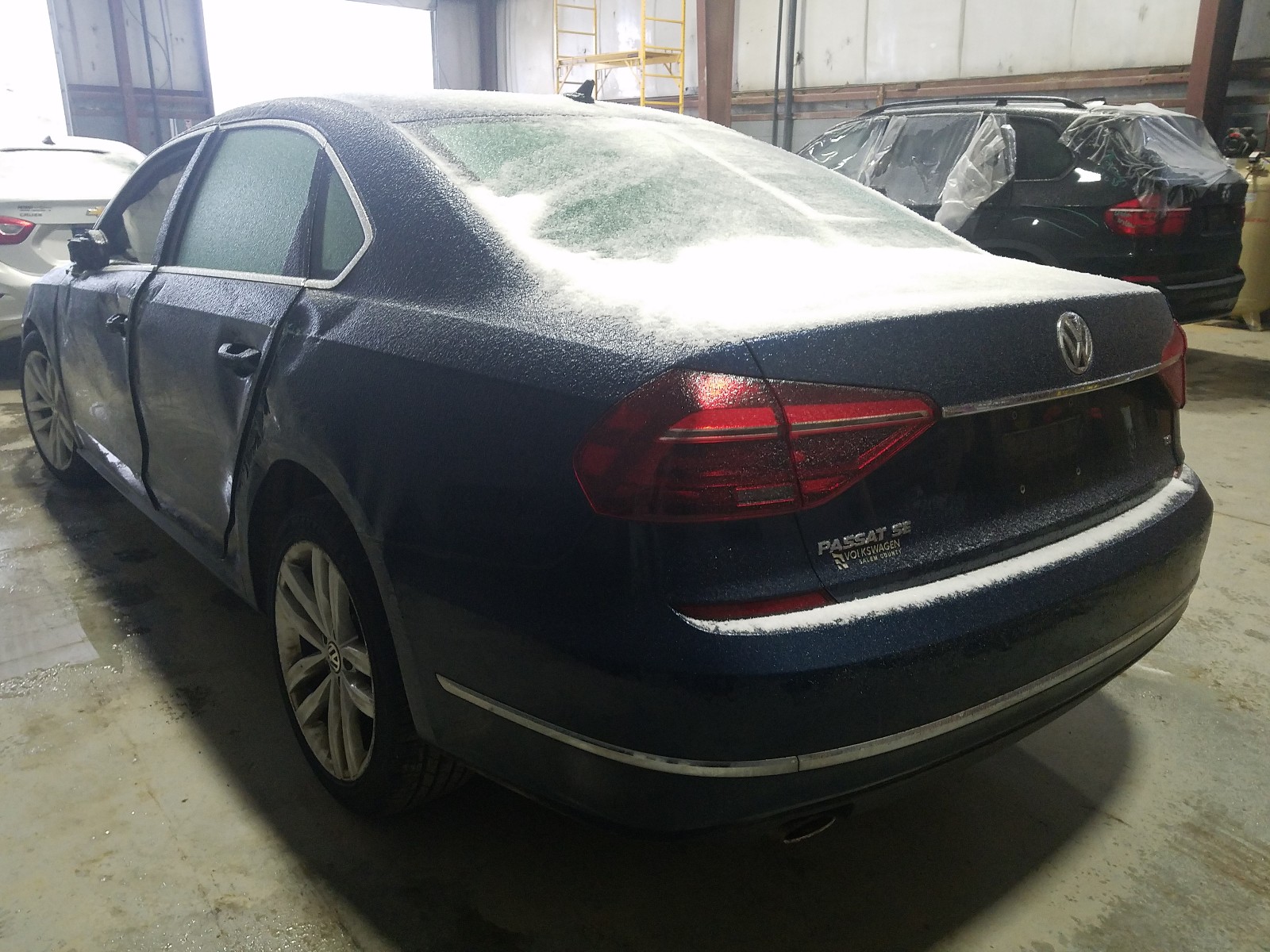 Photo 2 VIN: 1VWBA7A30JC026862 - VOLKSWAGEN PASSAT 