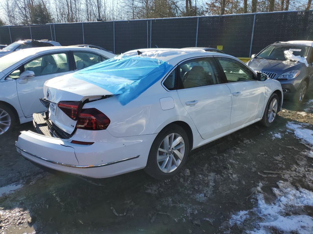 Photo 2 VIN: 1VWBA7A31JC026675 - VOLKSWAGEN PASSAT 