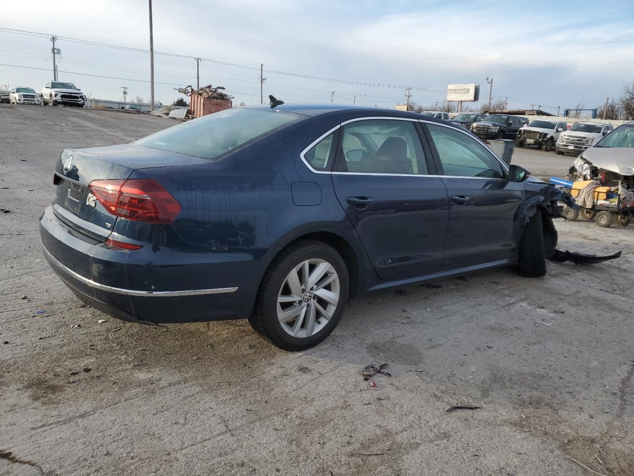 Photo 2 VIN: 1VWBA7A31JC032752 - VOLKSWAGEN PASSAT 