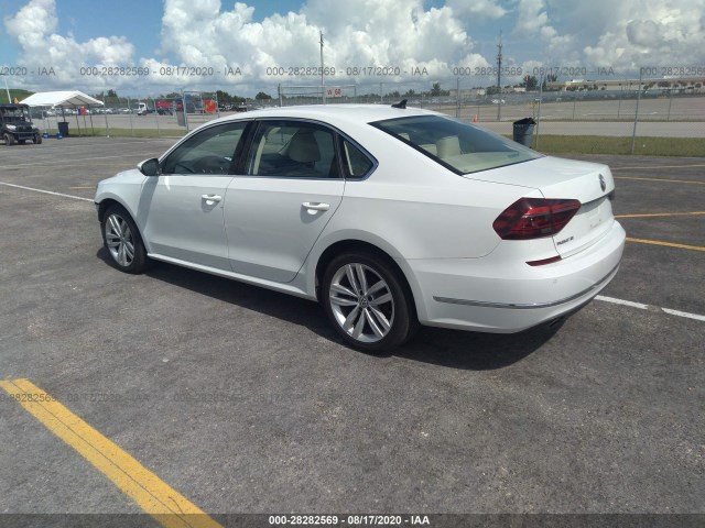 Photo 2 VIN: 1VWBA7A32JC022635 - VOLKSWAGEN PASSAT 