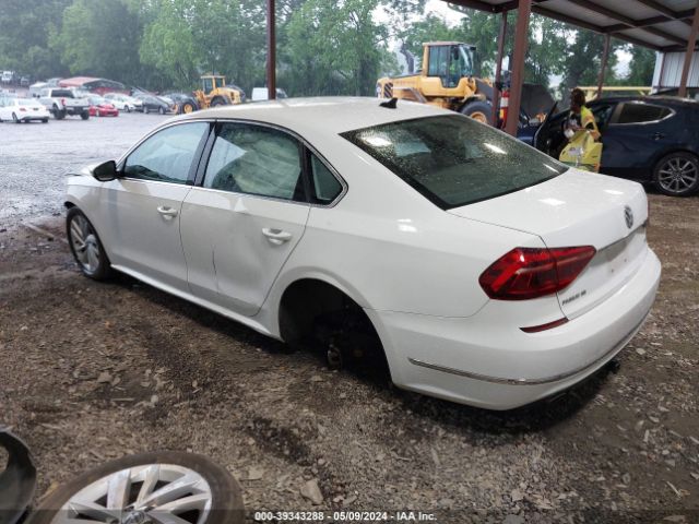 Photo 2 VIN: 1VWBA7A32JC044893 - VOLKSWAGEN PASSAT 