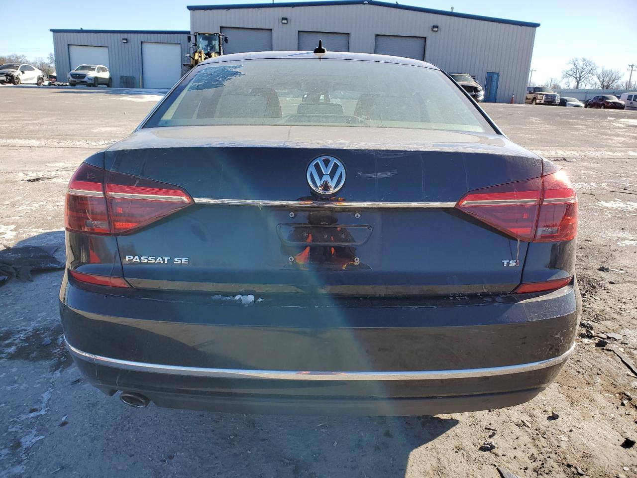 Photo 5 VIN: 1VWBA7A34JC027710 - VOLKSWAGEN PASSAT 