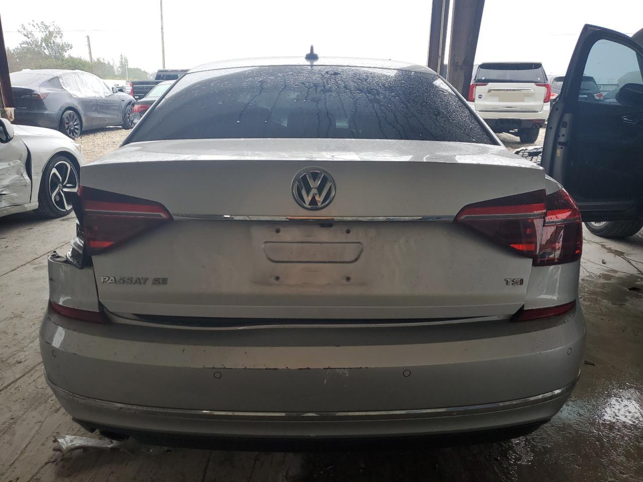 Photo 5 VIN: 1VWBA7A36JC006728 - VOLKSWAGEN PASSAT 