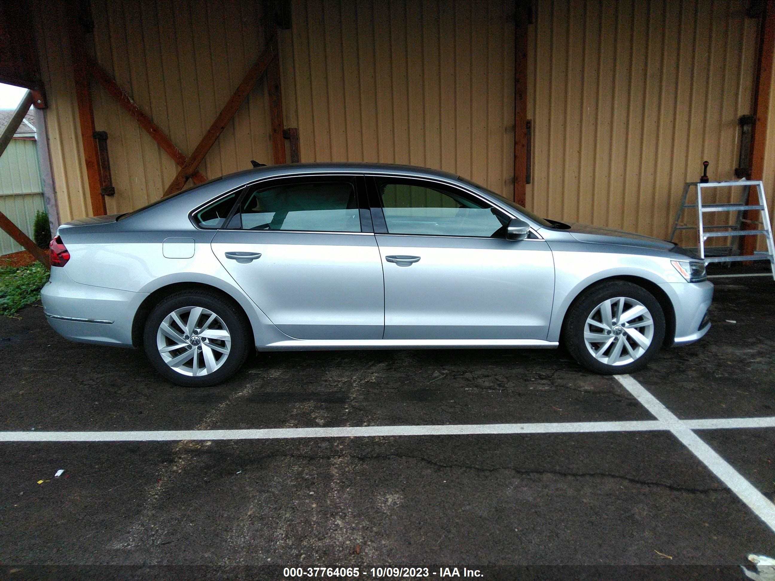 Photo 12 VIN: 1VWBA7A36JC040992 - VOLKSWAGEN PASSAT 