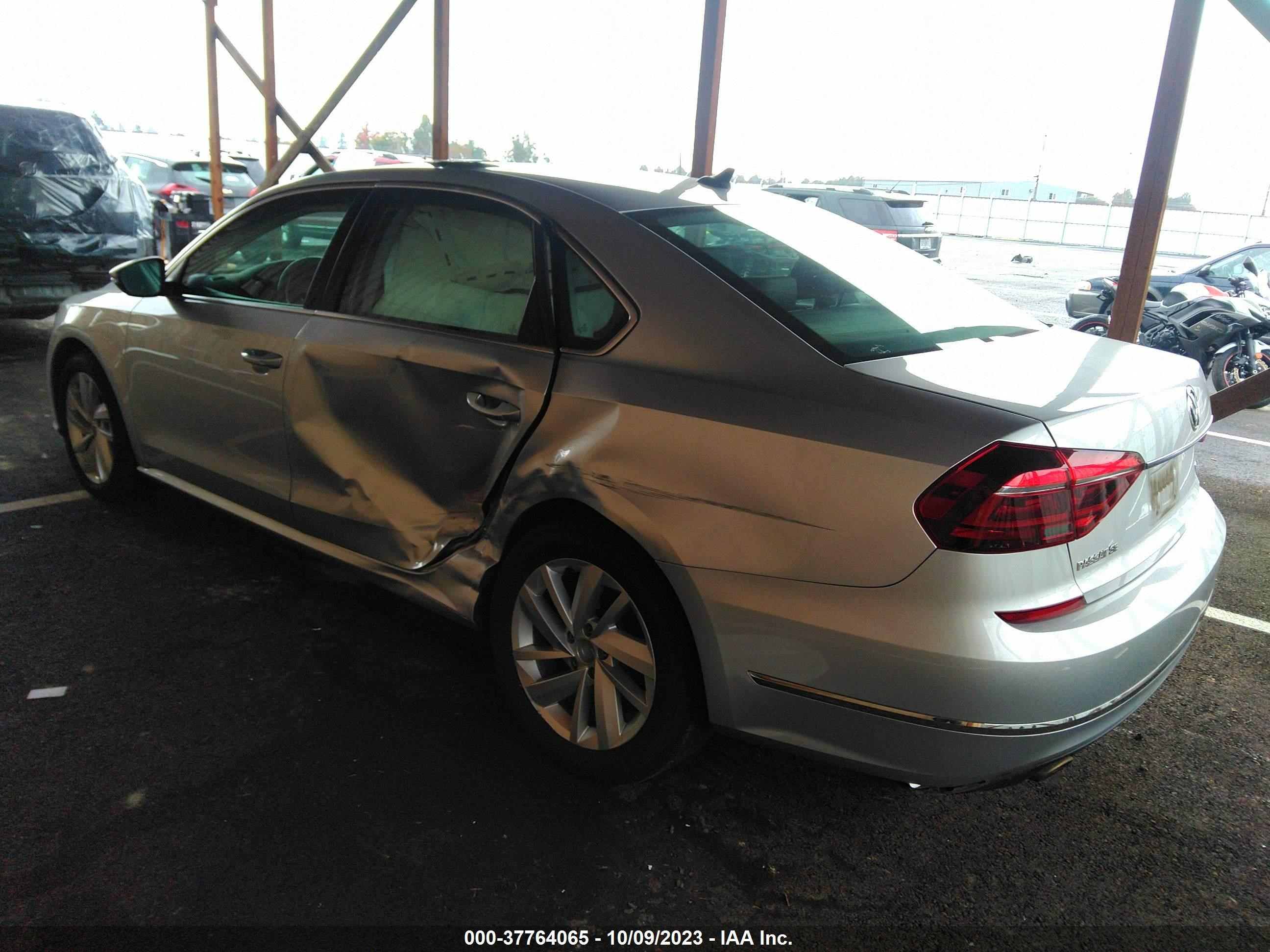 Photo 2 VIN: 1VWBA7A36JC040992 - VOLKSWAGEN PASSAT 