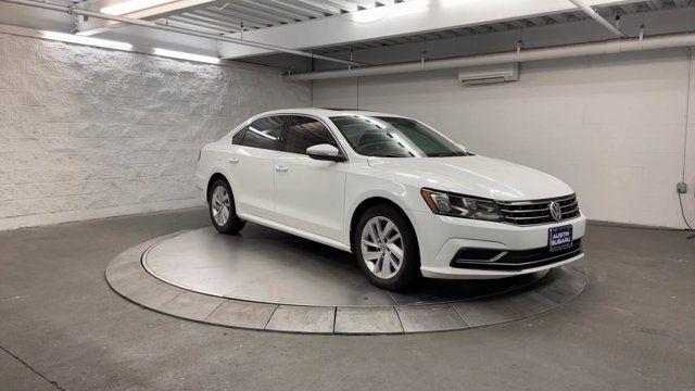 Photo 1 VIN: 1VWBA7A3XJC004013 - VOLKSWAGEN PASSAT 