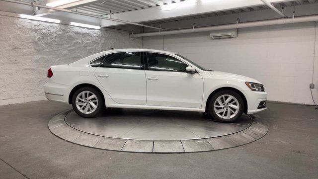 Photo 8 VIN: 1VWBA7A3XJC004013 - VOLKSWAGEN PASSAT 