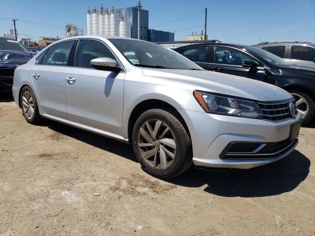 Photo 3 VIN: 1VWBA7A3XJC015982 - VOLKSWAGEN PASSAT 