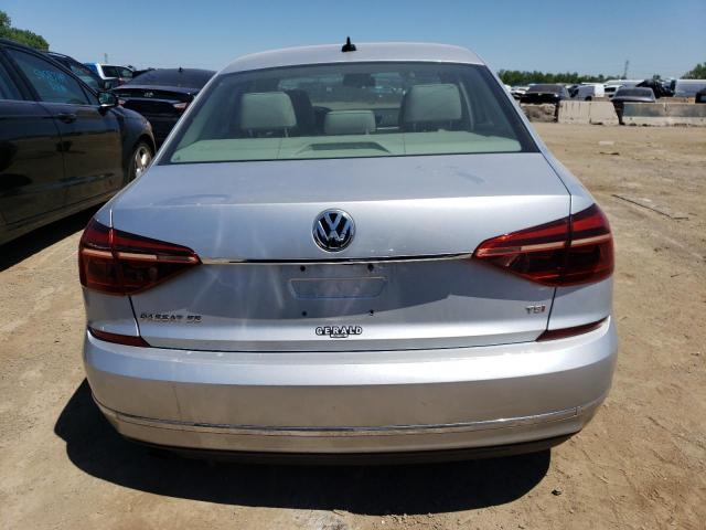 Photo 5 VIN: 1VWBA7A3XJC015982 - VOLKSWAGEN PASSAT 