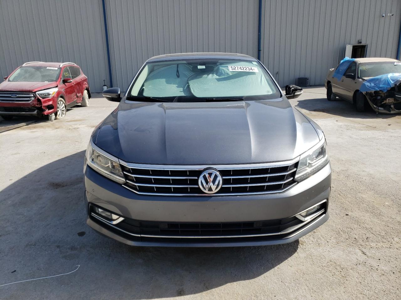 Photo 4 VIN: 1VWBA7A3XJC020163 - VOLKSWAGEN PASSAT 