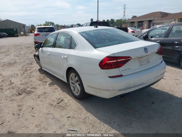 Photo 2 VIN: 1VWBA7A3XJC025590 - VOLKSWAGEN PASSAT 