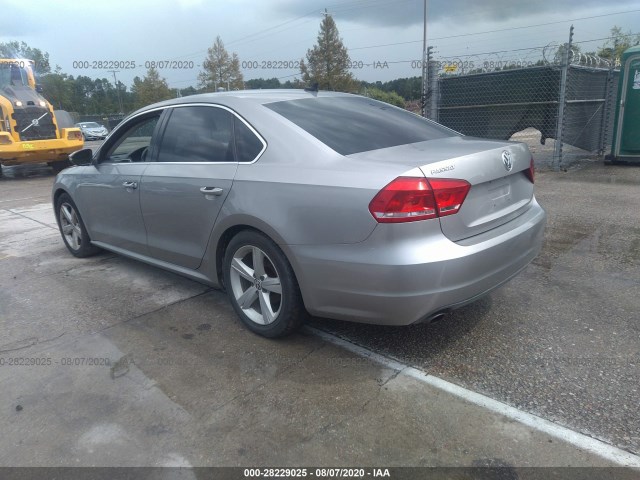 Photo 2 VIN: 1VWBH7A30CC048133 - VOLKSWAGEN PASSAT 