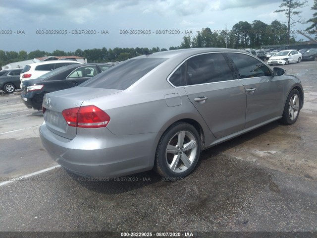 Photo 3 VIN: 1VWBH7A30CC048133 - VOLKSWAGEN PASSAT 