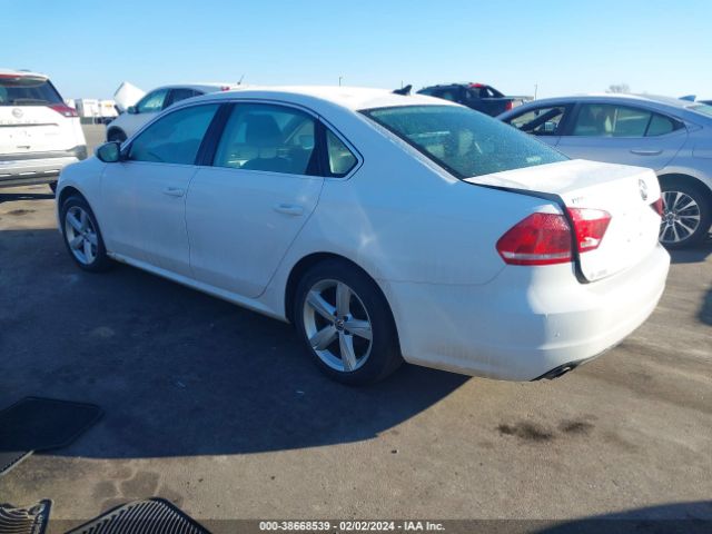 Photo 2 VIN: 1VWBH7A30CC098241 - VOLKSWAGEN PASSAT 