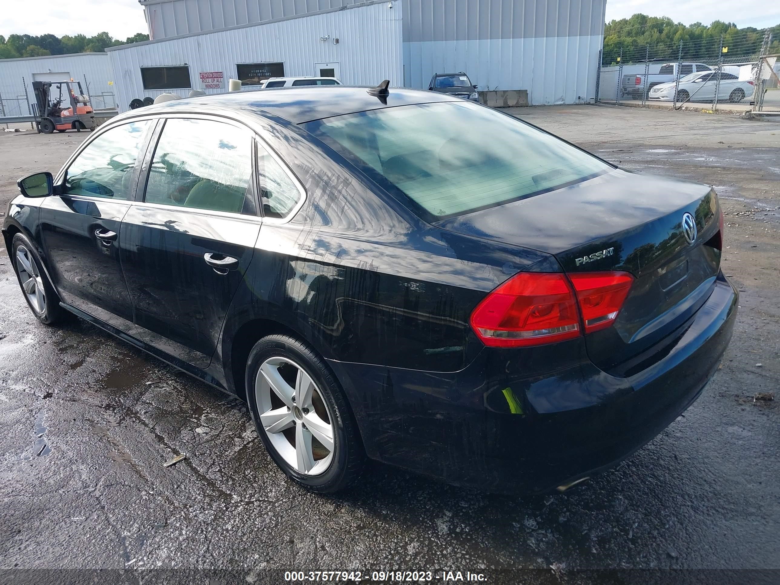 Photo 2 VIN: 1VWBH7A30DC028966 - VOLKSWAGEN PASSAT 