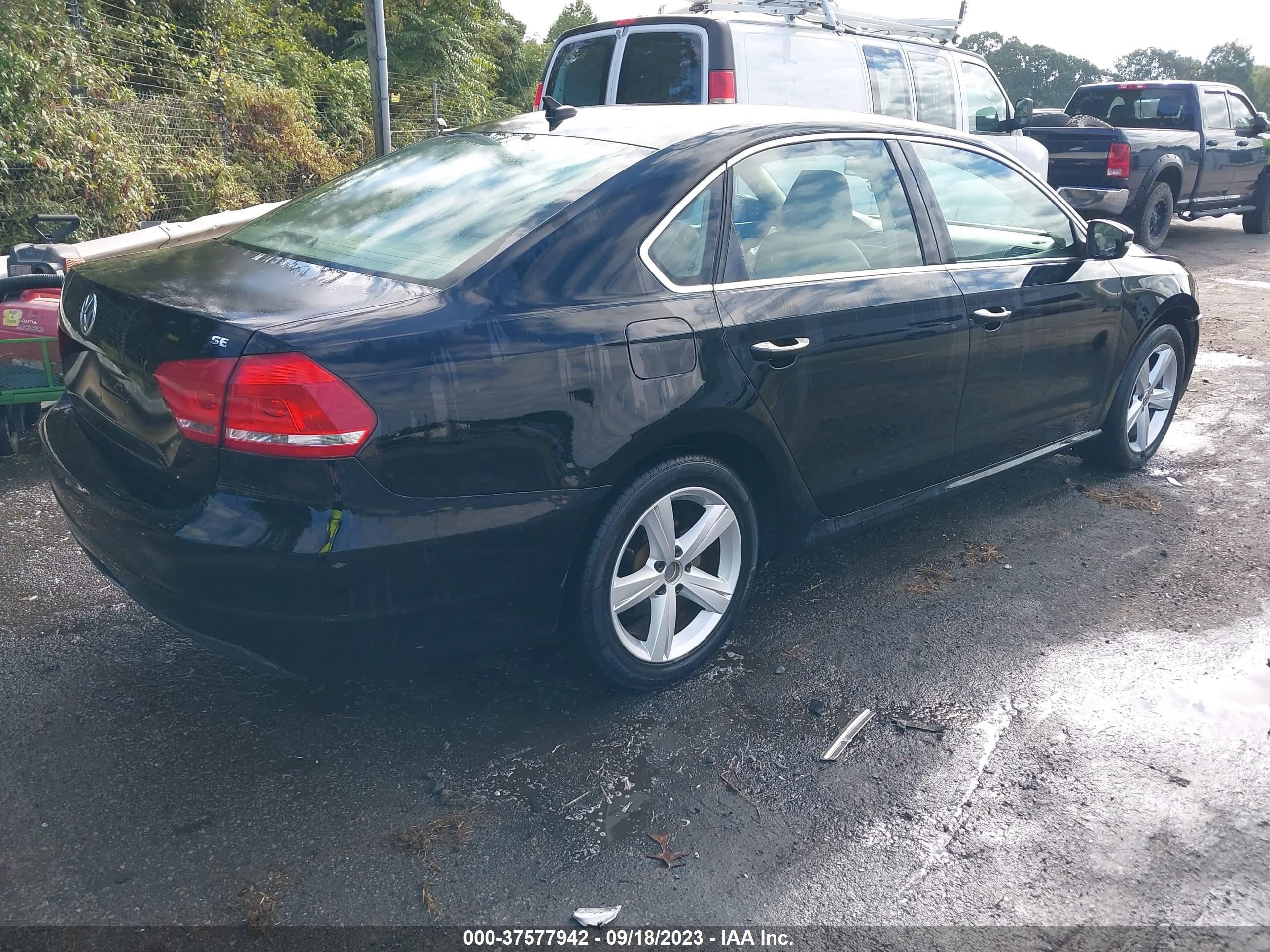 Photo 3 VIN: 1VWBH7A30DC028966 - VOLKSWAGEN PASSAT 