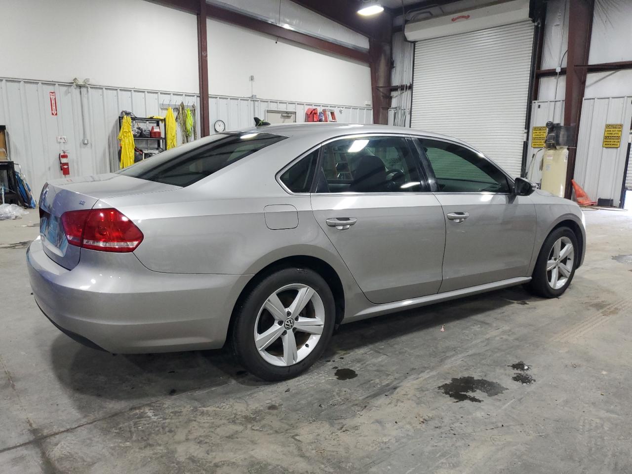 Photo 2 VIN: 1VWBH7A31CC036346 - VOLKSWAGEN PASSAT 