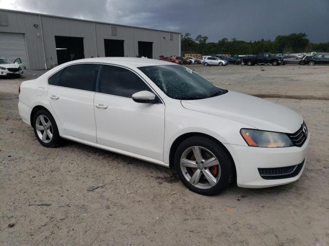 Photo 3 VIN: 1VWBH7A31CC063305 - VOLKSWAGEN PASSAT 