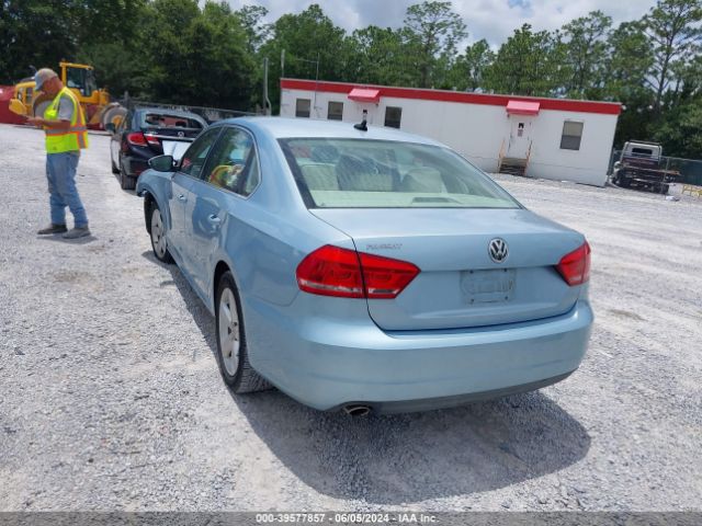 Photo 2 VIN: 1VWBH7A31CC101325 - VOLKSWAGEN PASSAT 