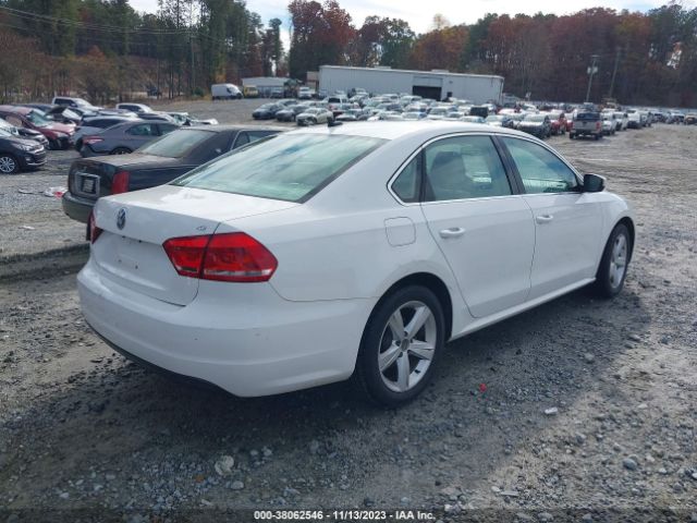 Photo 3 VIN: 1VWBH7A31CC110154 - VOLKSWAGEN PASSAT 