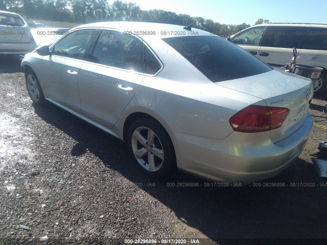 Photo 2 VIN: 1VWBH7A32CC097107 - VOLKSWAGEN PASSAT 