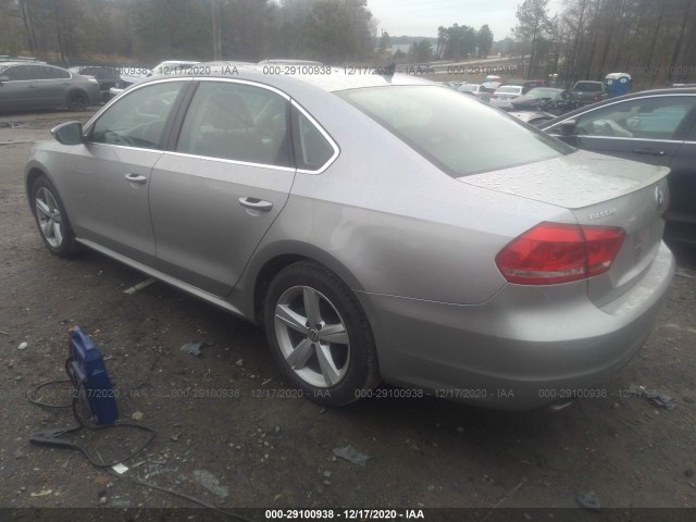 Photo 2 VIN: 1VWBH7A33CC013716 - VOLKSWAGEN PASSAT 