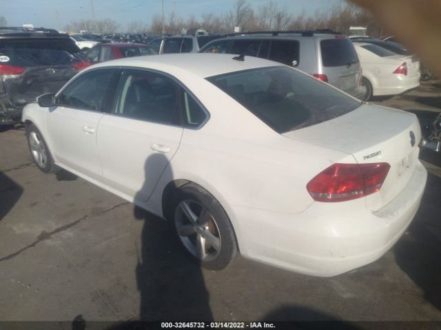 Photo 2 VIN: 1VWBH7A33DC147885 - VOLKSWAGEN PASSAT 