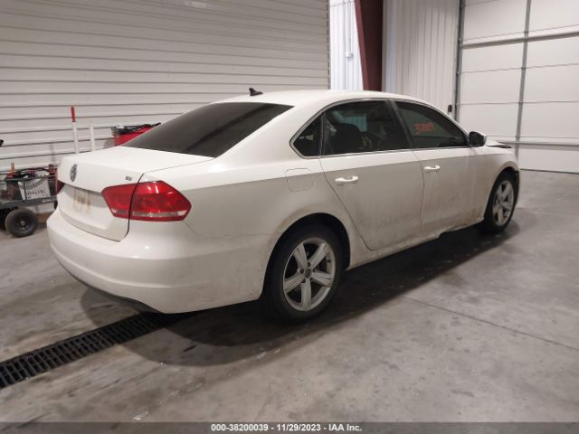 Photo 3 VIN: 1VWBH7A34CC076243 - VOLKSWAGEN PASSAT 