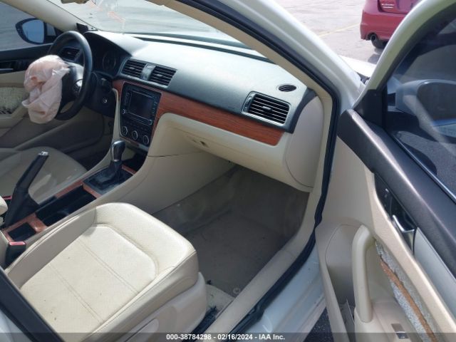 Photo 4 VIN: 1VWBH7A34CC101657 - VOLKSWAGEN PASSAT 