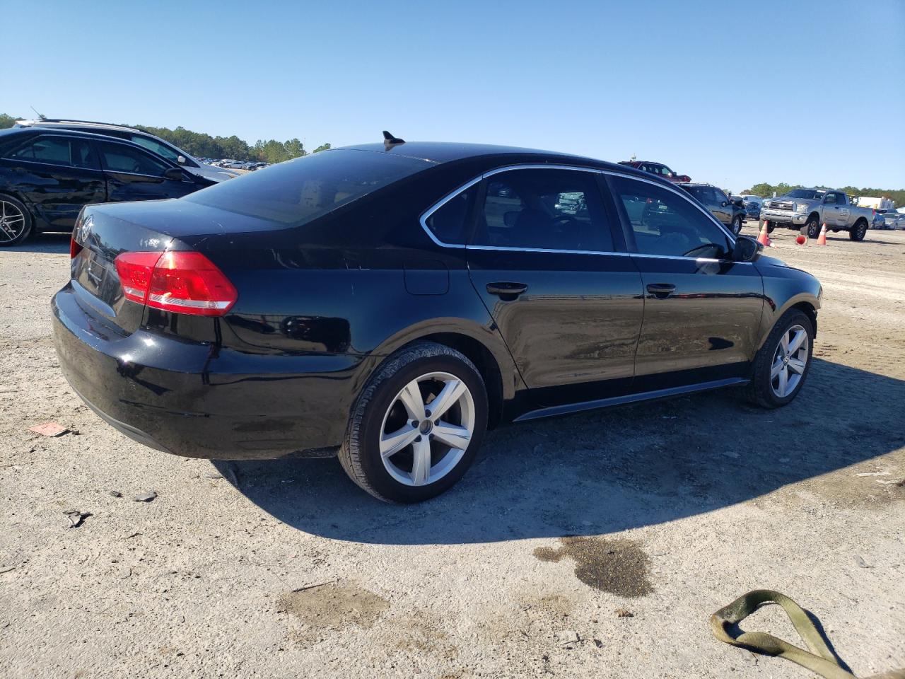 Photo 2 VIN: 1VWBH7A35DC084403 - VOLKSWAGEN PASSAT 