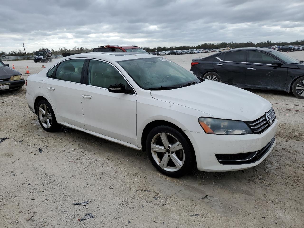 Photo 3 VIN: 1VWBH7A36DC013274 - VOLKSWAGEN PASSAT 