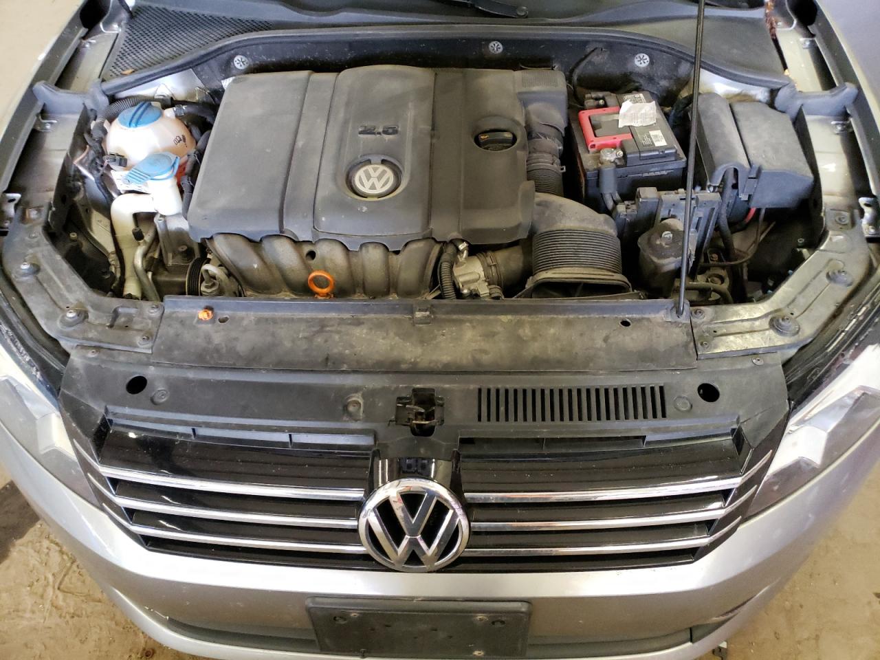 Photo 10 VIN: 1VWBH7A37CC074261 - VOLKSWAGEN PASSAT 