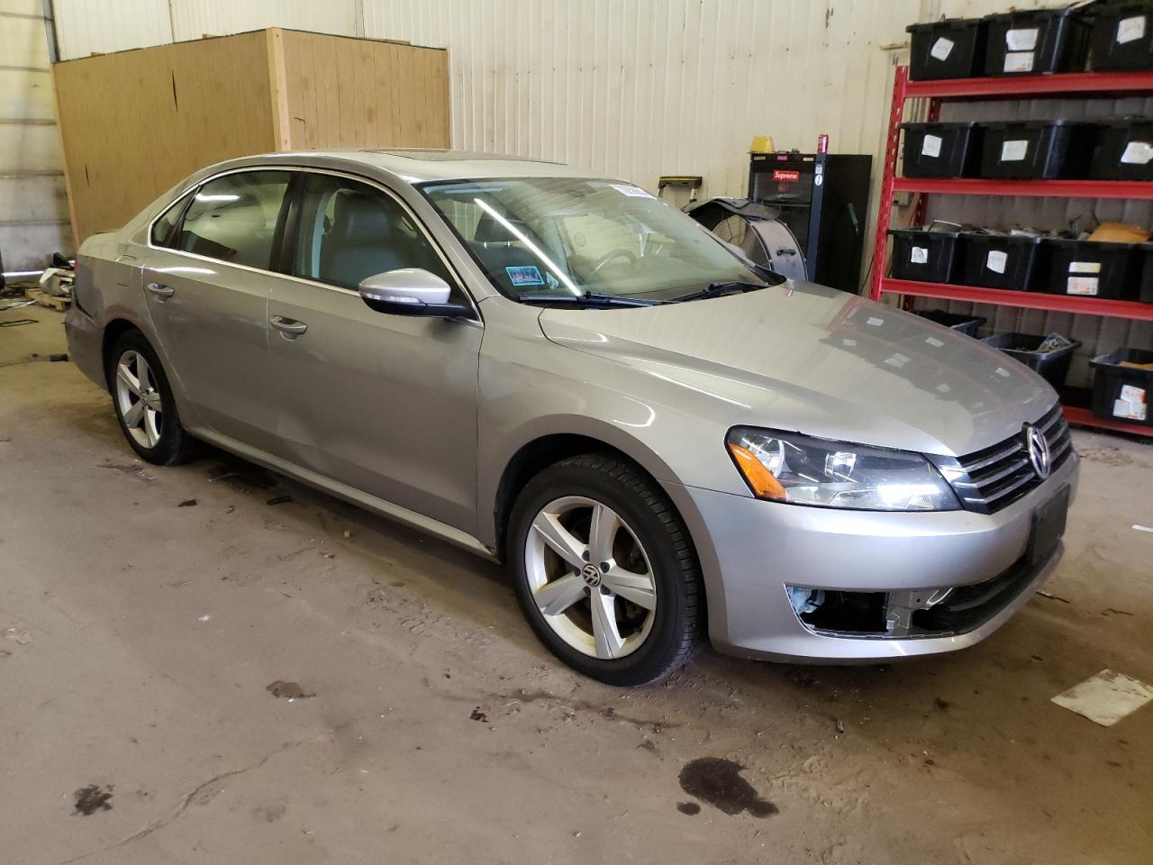 Photo 3 VIN: 1VWBH7A37CC074261 - VOLKSWAGEN PASSAT 