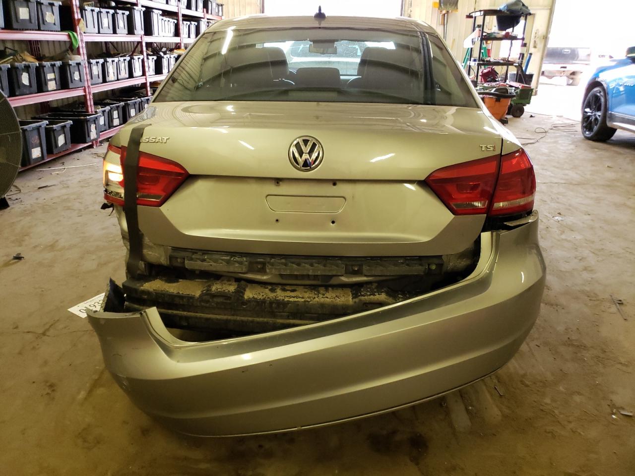 Photo 5 VIN: 1VWBH7A37CC074261 - VOLKSWAGEN PASSAT 