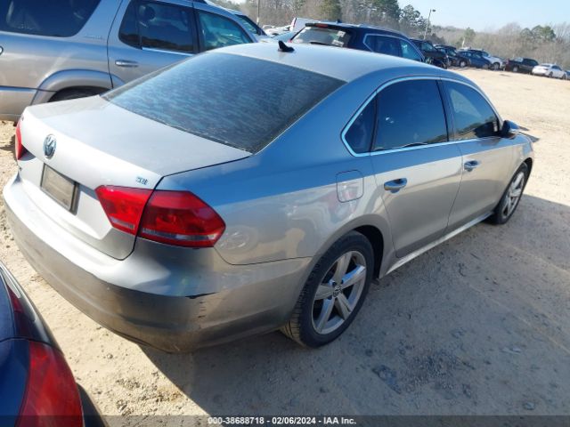 Photo 3 VIN: 1VWBH7A38CC029412 - VOLKSWAGEN PASSAT 