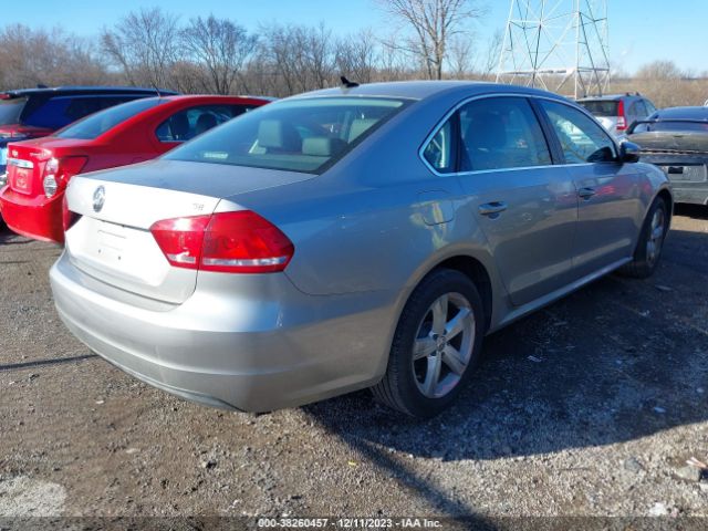 Photo 3 VIN: 1VWBH7A38CC035369 - VOLKSWAGEN PASSAT 