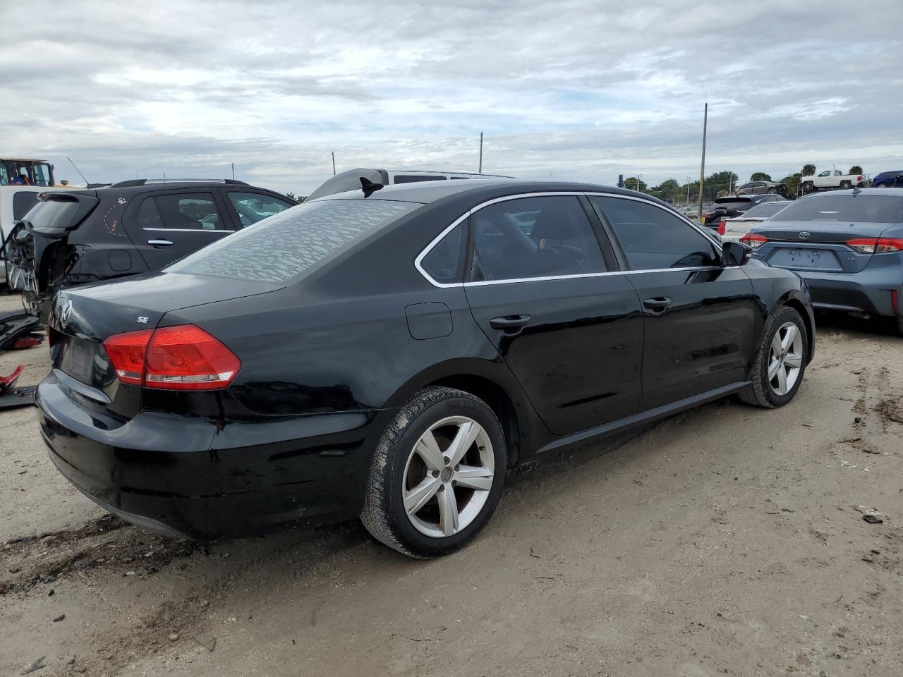 Photo 2 VIN: 1VWBH7A38DC064677 - VOLKSWAGEN PASSAT 