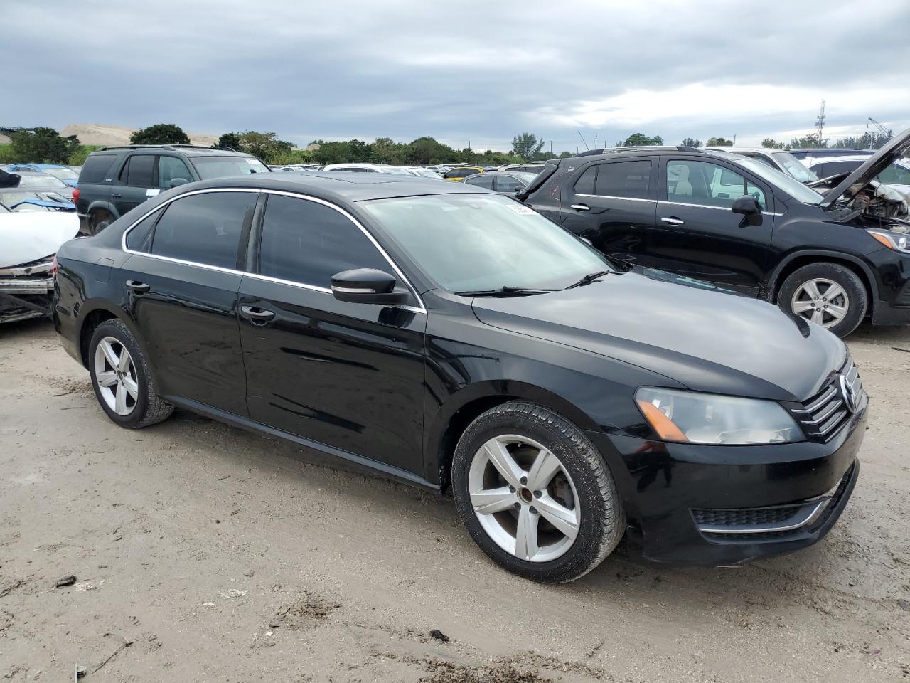 Photo 3 VIN: 1VWBH7A38DC064677 - VOLKSWAGEN PASSAT 